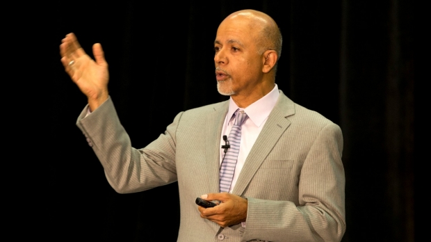 Abraham Verghese Shares Story of the EHR’s Negative Consequences With Broader Audience